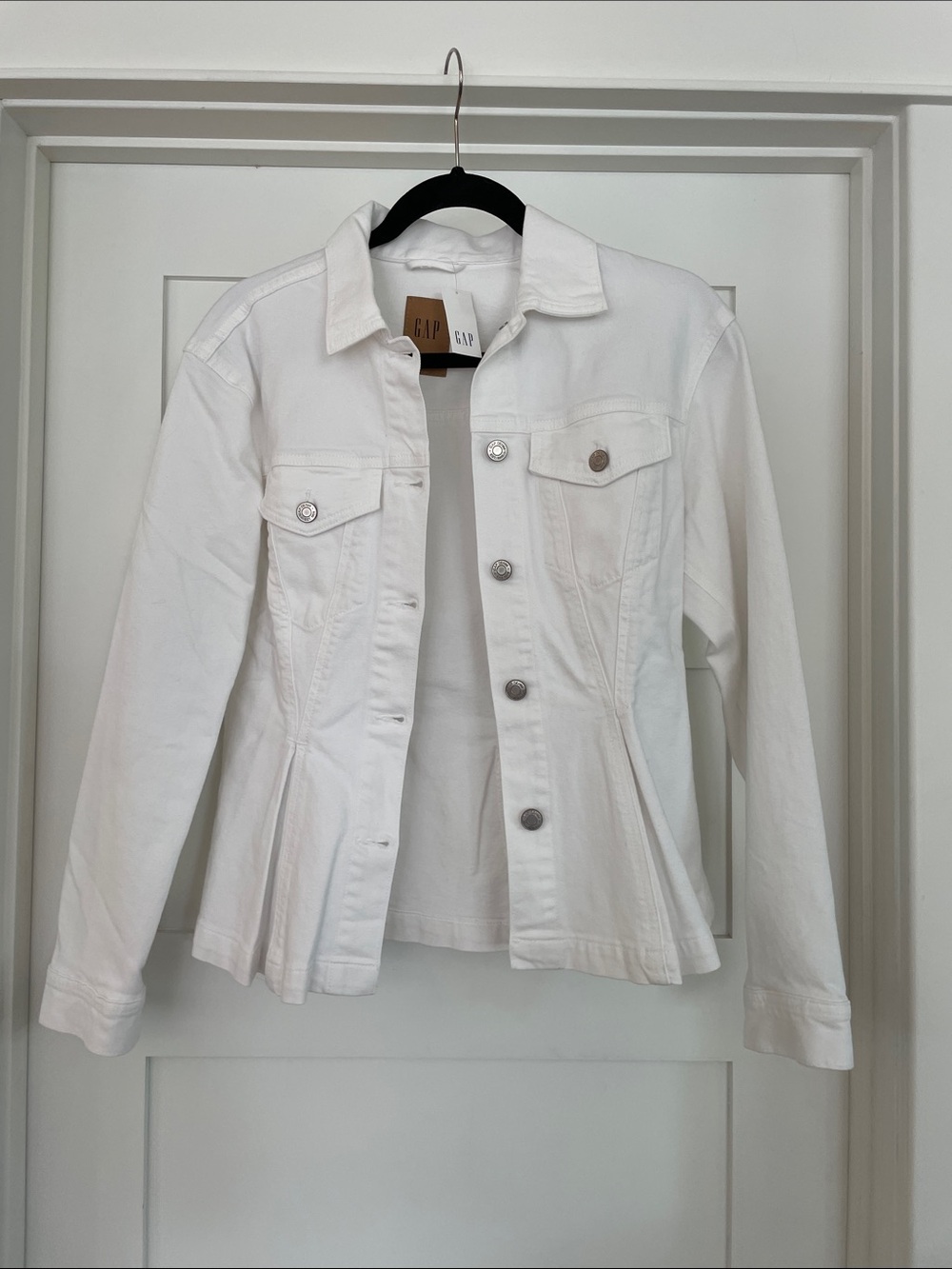GAP White Women's Denim Jacket - Feminine Fit